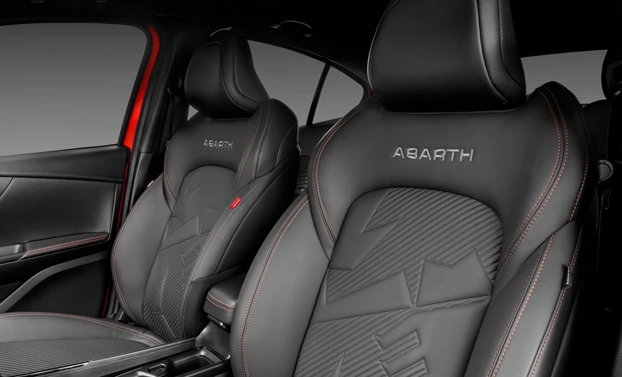 Fiat Fastback Abarth 2026 interior2 - Paixão Por Combustão