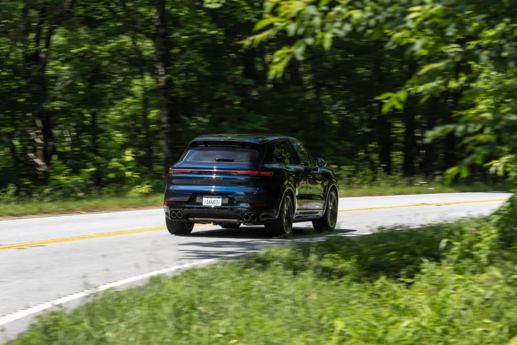 7 carros de luxo para viajar em familia porsche cayenne Paixao por Combustao opt 2 - Paixão Por Combustão