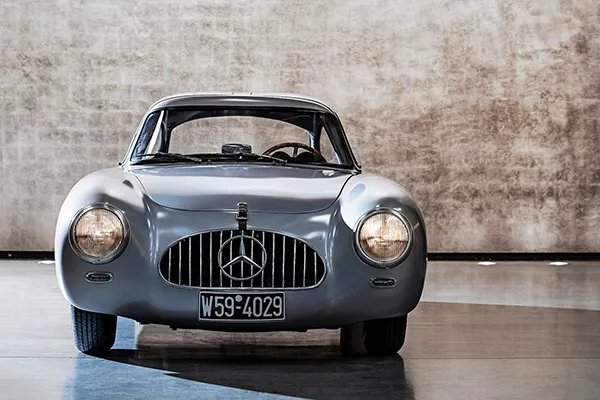 Mercedes-Benz 300SL Gullwing: A História do Ícone que Mudou o Automobilismo Mercedes Benz 300SL Gullwing W194 Paixao por Combustao opt 2 - Paixão Por Combustão