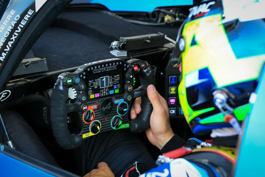 6 Horas de São Paulo: Quando Interlagos Vira Palco do Mundial de Endurance 6 horas de sao paulo cockpit paixao por combustao opt 1 - Paixão Por Combustão