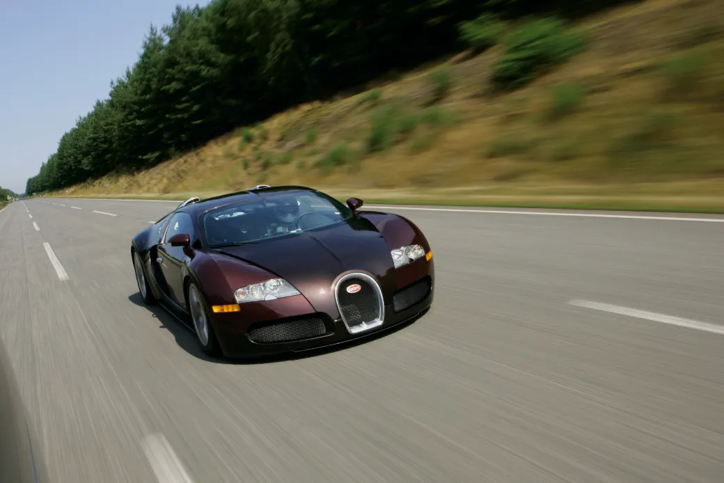Bugatti Veyron: o W16 que quebrou a barreira da velocidade Bugatti velocidade paixao por combustao opt 1 - Paixão Por Combustão