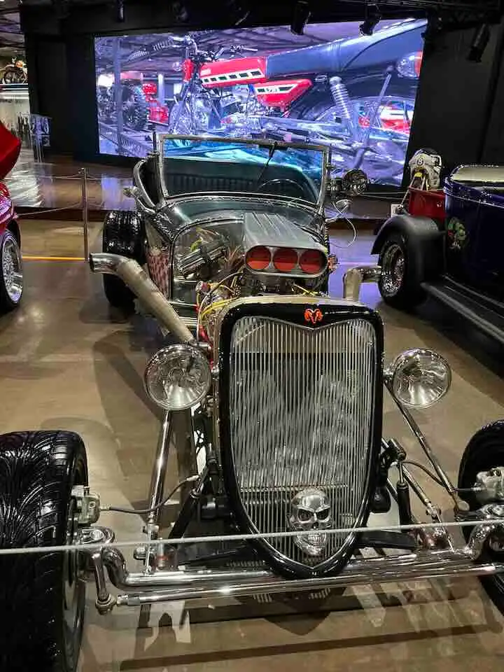 V12 Auto Club Brasília: minha visita ao museu de carros V12Autoclub hot roads paixao por combustao opt 1 - Paixão Por Combustão