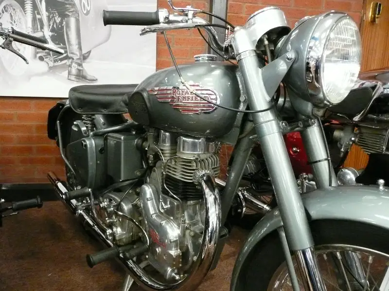 V12 Auto Club Brasília: minha visita ao museu de carros V12autoclub Royal Enfield Bullet paixao por combustao opt 1 - Paixão Por Combustão