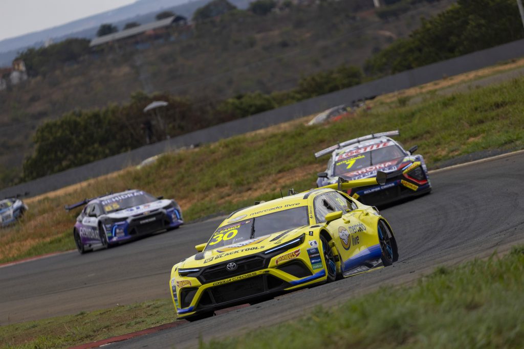 Endurance na Stock Car: o que muda quando a corrida deixa de ser sprint Cesar Ramos Curvelo 1024x683 1 - Paixão Por Combustão