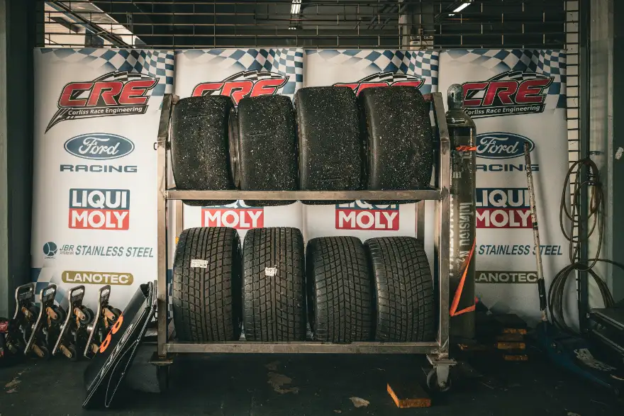 Endurance na Stock Car: o que muda quando a corrida deixa de ser sprint Endurance stock car pneu desgastado paixao por combustao - Paixão Por Combustão