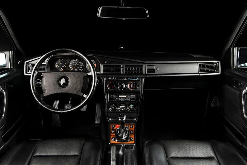 Mercedes 190E Evo II: a engenharia do sedã das pistas Mercedes 190E Evo II cockpit paixao por combustao 1 - Paixão Por Combustão
