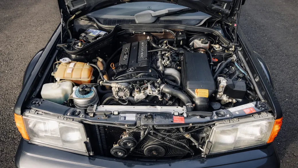 Mercedes 190E Evo II: a engenharia do sedã das pistas Mercedes 190E Evo II motor paixao por combustao opt 1 - Paixão Por Combustão